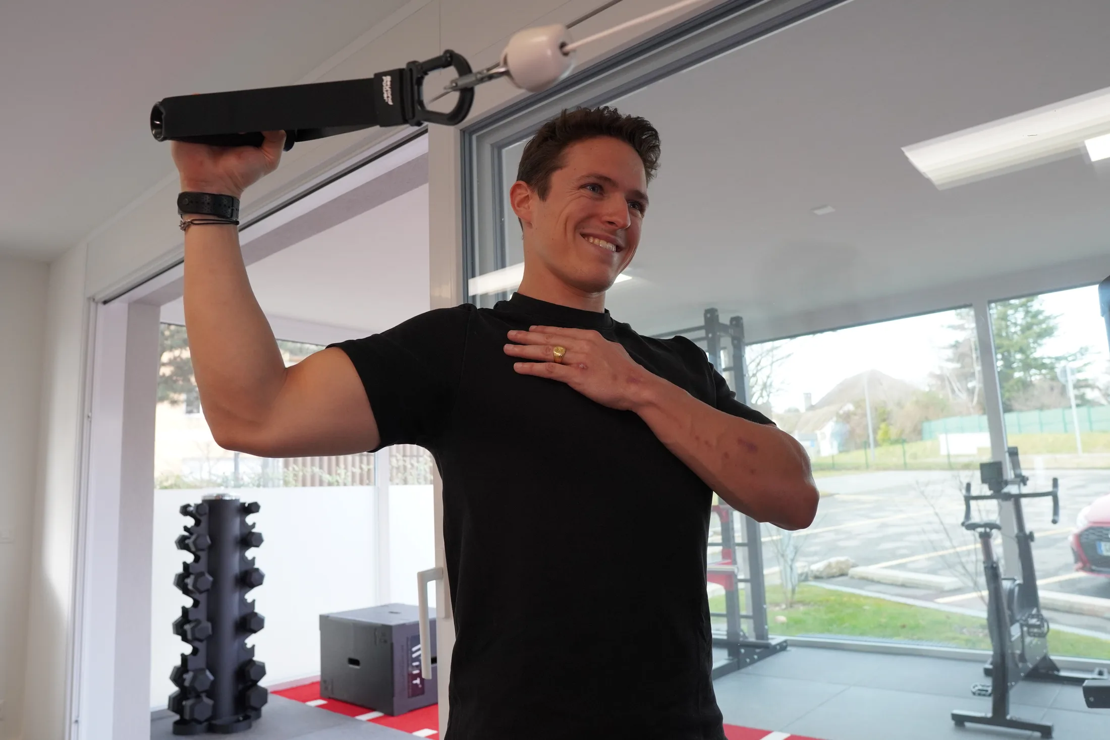 Patient en séance de thérapie médicale par l’entraînement sur le plateau technique de SwissCab Physio